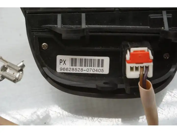 Chevrolet Captiva (2006 - 2011) 96628528-070405 Кнопки на рулевом колесе — фото 5