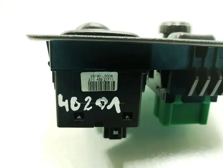 Nissan Qashqai (2010 - 2013) 25190JD00B Кнопка обогрева зеркал — фото 4