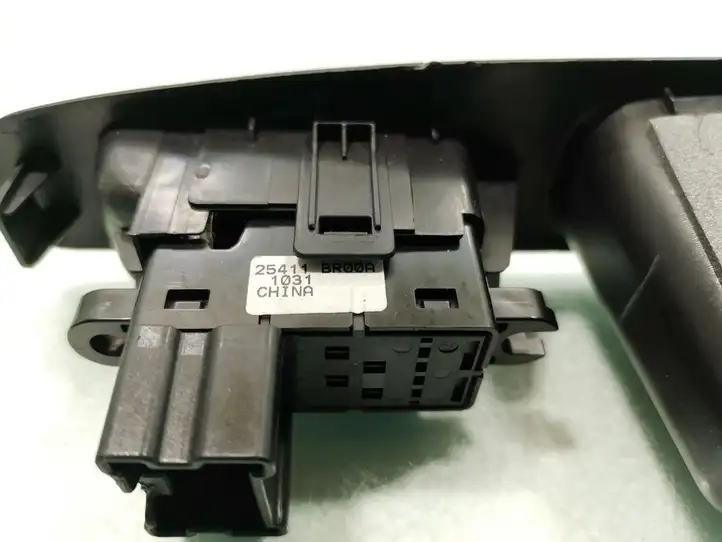 Nissan Qashqai (2010 - 2013) 25411BR00A Кнопка стеклоподъемников — фото 4