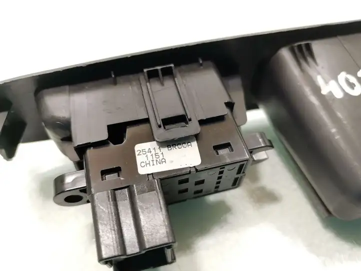 Nissan Qashqai (2010 - 2013) 25411BR00A Кнопка стеклоподъемников — фото 4