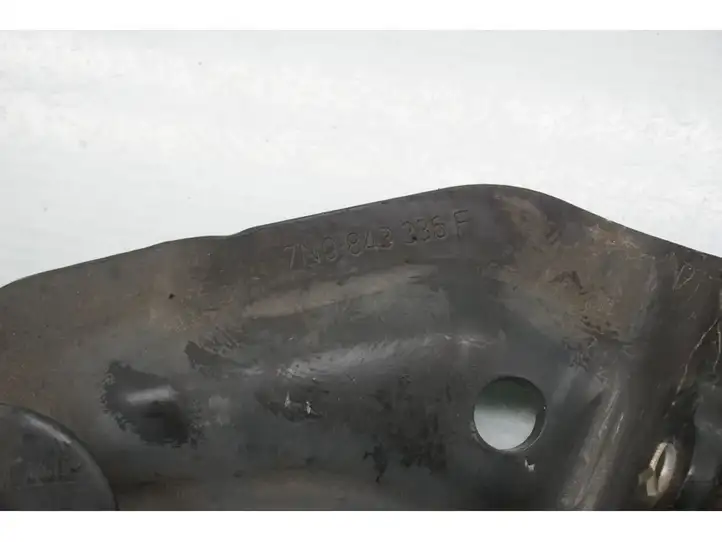Volkswagen Sharan (2010 - 2015) 7N0843336F Средняя направляющая ролика раздвижной двери — фото 5