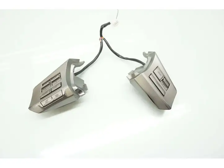 Subaru Outback (2009 - 2014) Кнопки на рулевом колесе — фото 1