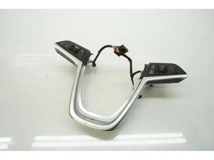 Opel Insignia A (2008 - 2017) 6092954 Кнопки на рулевом колесе — фото 1