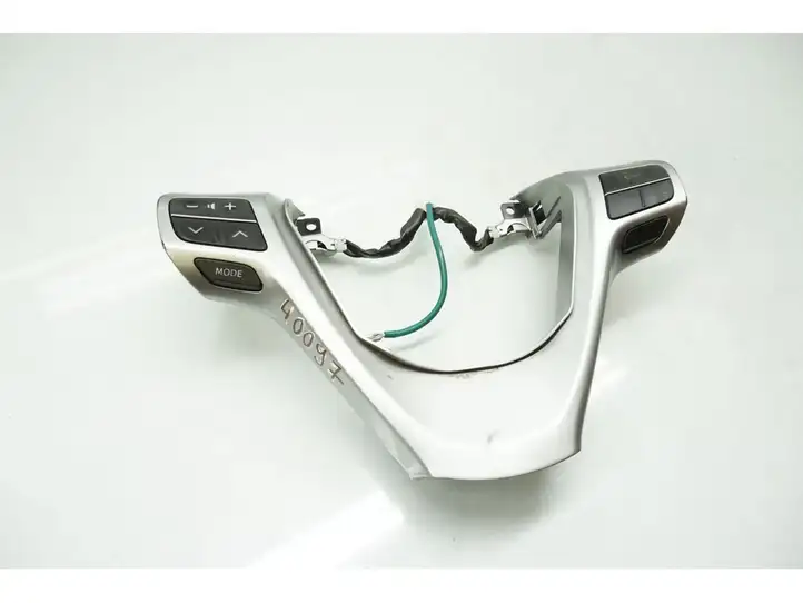 Toyota Avensis T270 (2012 - 2015) 45100-05730 Кнопки на рулевом колесе — фото 1