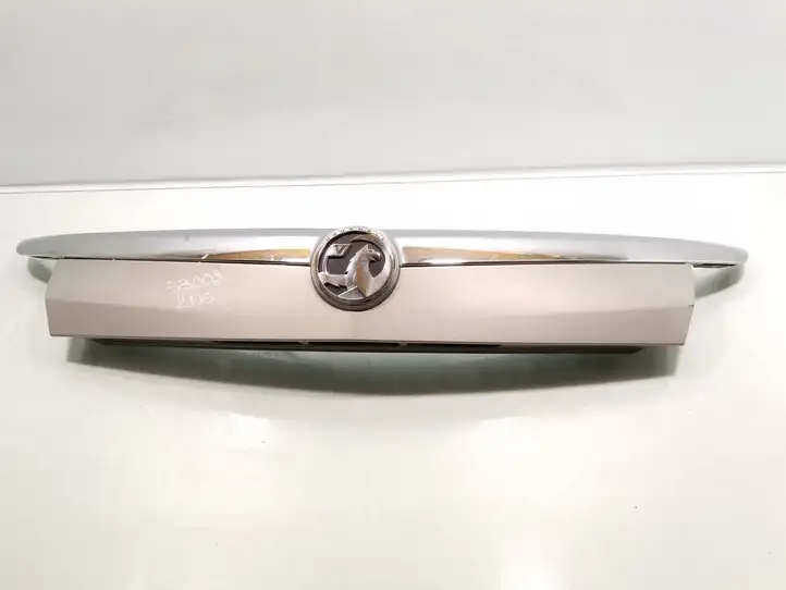 Opel Insignia A (2008 - 2017) Отделка крышки багажника — фото 1
