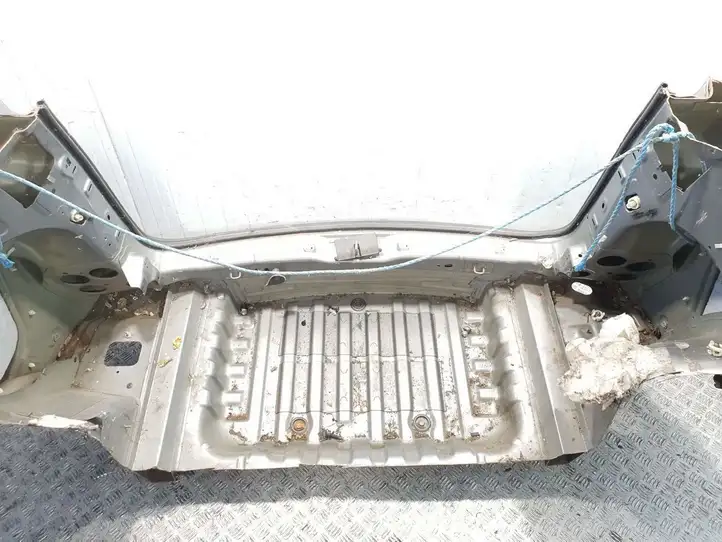 Volkswagen Sharan (2010 - 2015) Задняя часть кузова — фото 2