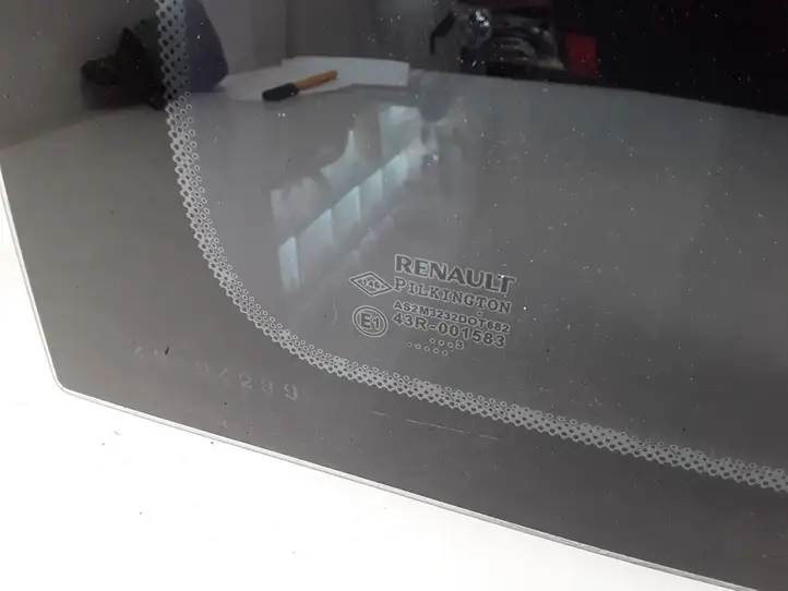 Renault Twingo II (2007 - 2014) 43R001583 Заднее боковое стекло — фото 2