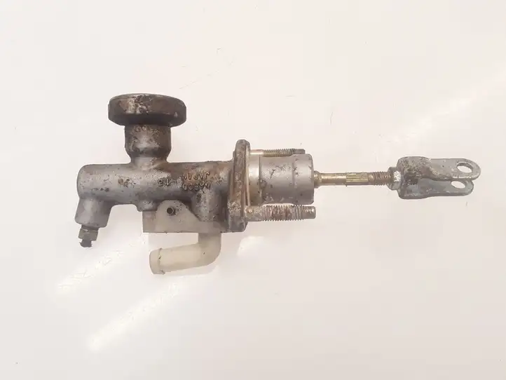 Nissan Primera (2001 - 2008) Главный цилиндр сцепления — фото 1