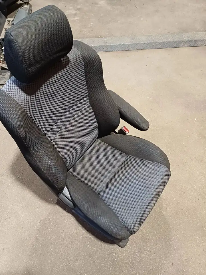 Toyota Corolla Verso E121 (2001 - 2004) Переднее сиденье пассажира — фото 4