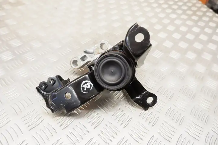 Toyota Yaris Cross (2020 - ) 12305K0050 Опора двигателя — фото 8