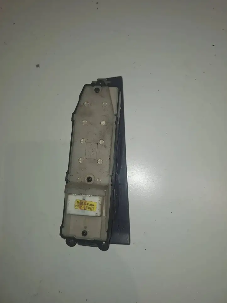 Toyota Avensis T250 (2006 - 2009) 8482005100 Блок кнопок стеклоподъемников — фото 1