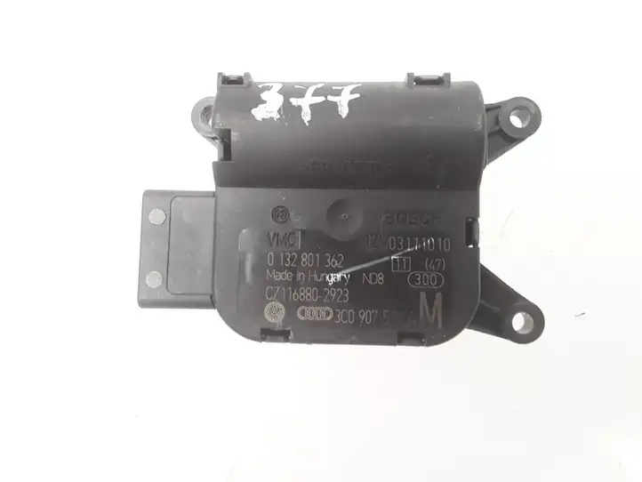 Volkswagen PASSAT B7 (2011 - 2014) 0132801362 Двигатель задвижки потока воздуха — фото 1