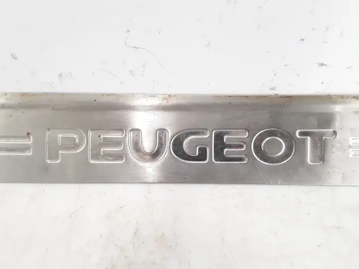 Peugeot 307 (2005 - 2008) Внутренняя отделка переднего порога — фото 3