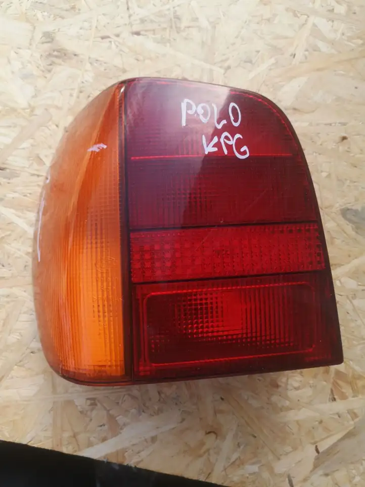 Volkswagen Polo III 6N 6N2 6NF (1994 - 2001) 6N0945257A Задний фонарь в кузове — фото 1