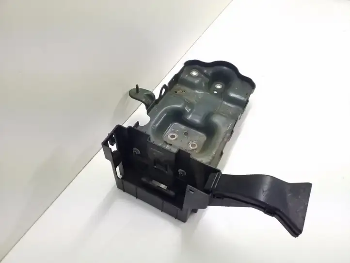 Chevrolet Captiva (2006 - 2011) Площадка аккумулятора — фото 2