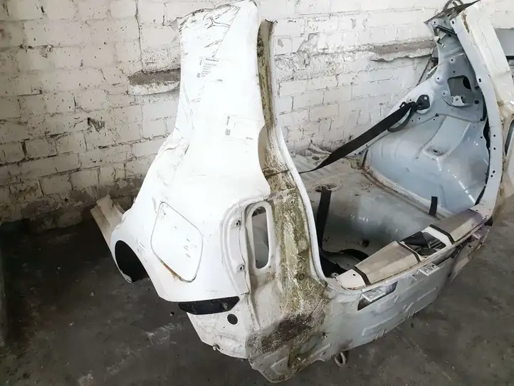 Nissan Micra (2013 - 2016) Задняя часть кузова — фото 6