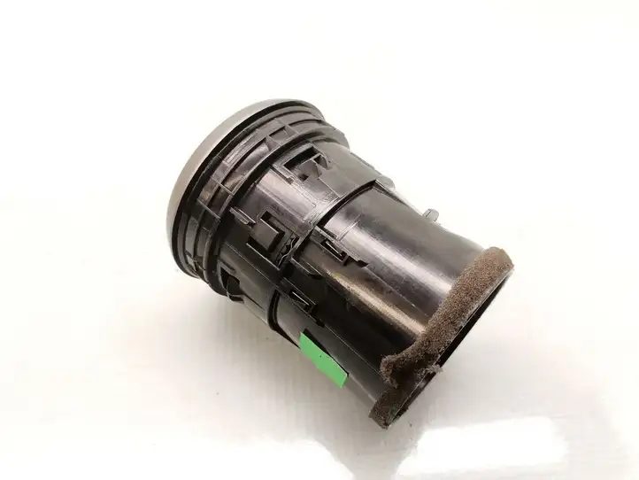 Nissan Qashqai (2006 - 2010) 68760JD10A Центральный воздушный дефлектор — фото 3