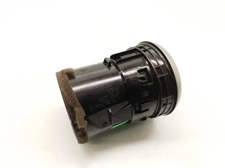 Nissan Qashqai (2006 - 2010) 68760JD10A Центральный воздушный дефлектор — фото 3