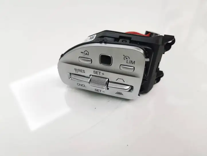 Mercedes-Benz EQC (2018 - ) A0999050804 Кнопки на рулевом колесе — фото 1