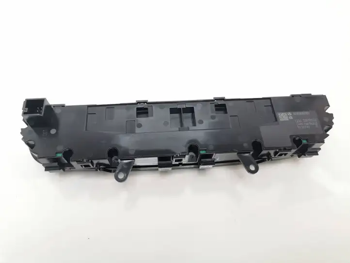 Mercedes-Benz EQC (2018 - ) A2939055100 Включатель аварийных фонарей — фото 2