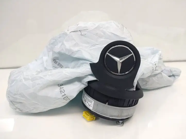 Mercedes-Benz EQC (2018 - ) A0008607501 Подушка безопасности руля — фото 1