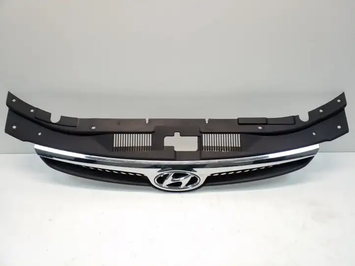 Hyundai i30 (2007 - 2012) 863512L000 Передняя решетка — фото 1