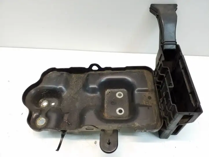 Chevrolet Captiva (2006 - 2011) Площадка аккумулятора — фото 3