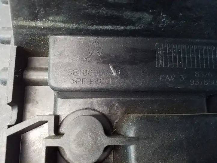 Chrysler 200 (2015 - ) 68186053AB Площадка аккумулятора — фото 3