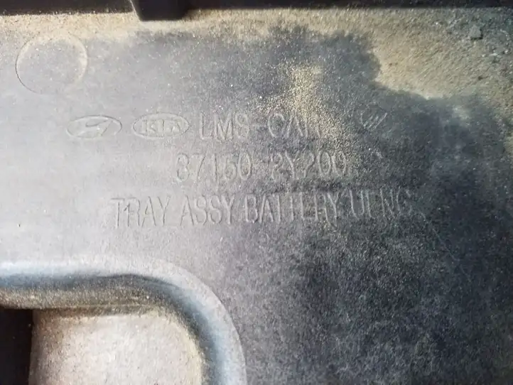 (2011 - 2016) 371502Y200 Площадка аккумулятора — фото 5