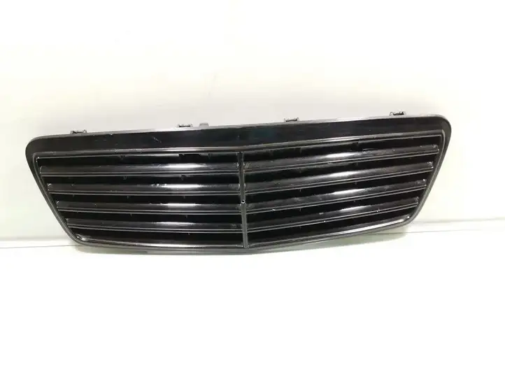 Mercedes-Benz CLK A208 (1997 - 2002) 2088800085 Передняя решетка — фото 1