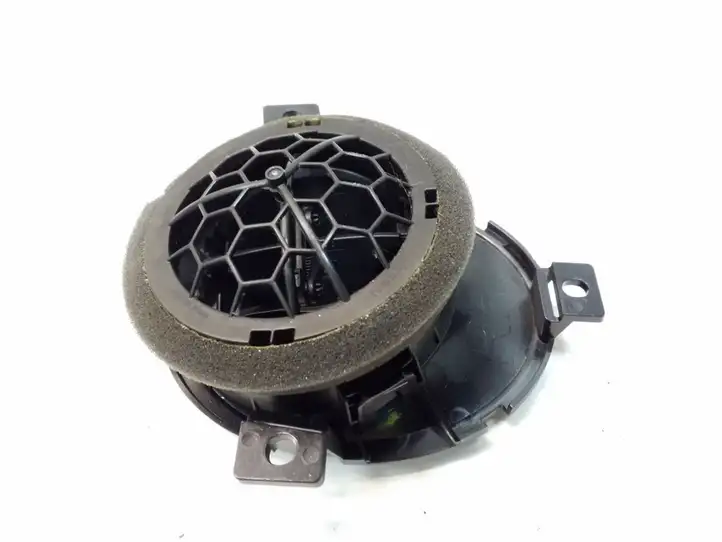 Nissan Juke I F15 (2010 - 2018) 687601KE0A Боковой воздушный дефлектор — фото 2
