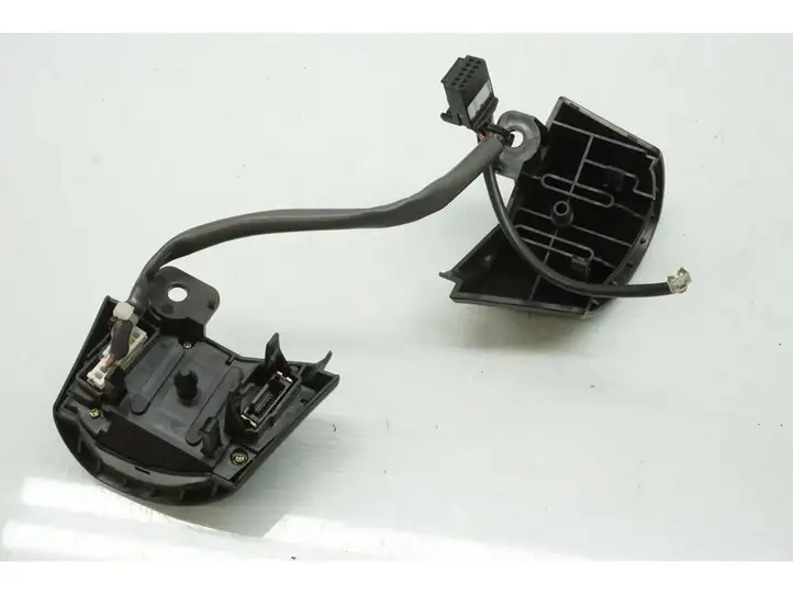 Toyota Corolla E120 E130 (2000 - 2004) Кнопки на рулевом колесе — фото 3