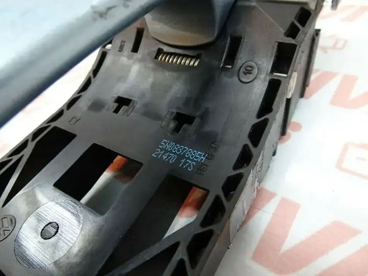 Volkswagen Polo V 6R (2009 - 2015) 5N0837885H Наружная ручка двери — фото 6