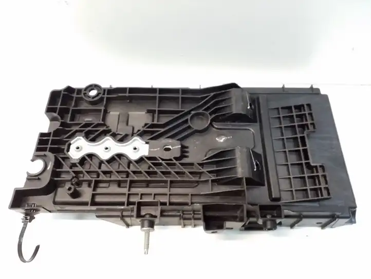 Ford Fusion II (2013 - ) DG9310723A Площадка аккумулятора — фото 2