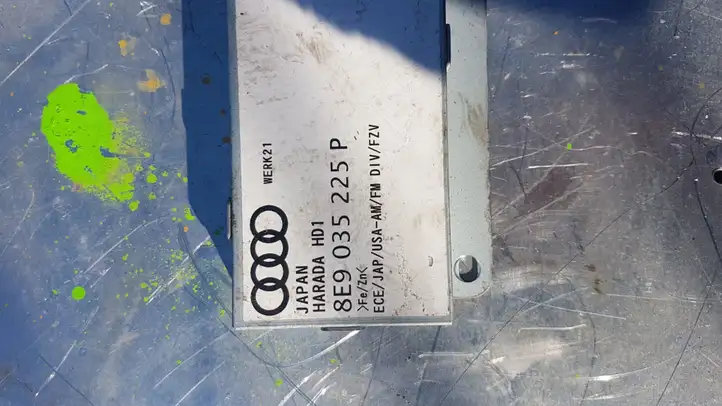 Audi A4 S4 B6 8E 8H (2000 - 2006) 8E9035225P Усилитель антенны — фото 1