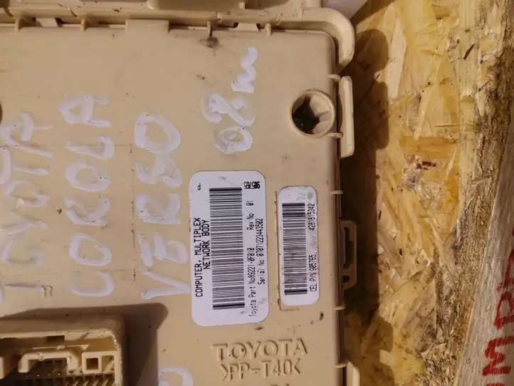 Toyota Corolla Verso AR10 (2004 - 2009) 892210F010 Блок предохранителей — фото 1