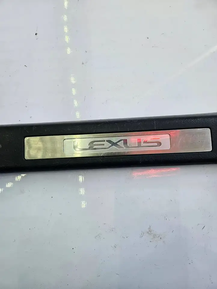 Lexus RX 300 (2003 - 2006) 6793048010 Внутренняя отделка заднего порога — фото 3