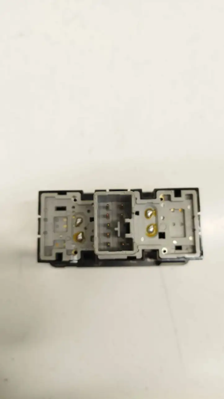 Mazda 5 (2005 - 2010) 758848 Кнопка открытия боковых дверей — фото 3