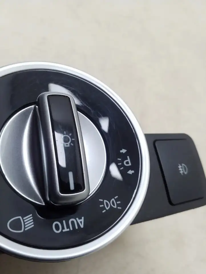 Mercedes-Benz A W176 (2012 - 2018) A2129050651 Включатель фонарей — фото 2
