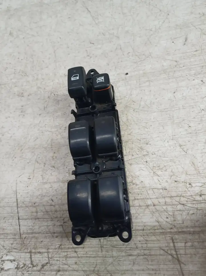 Toyota Corolla Verso E121 (2001 - 2004) 8404013080 Блок кнопок стеклоподъемников — фото 1