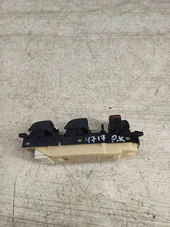 Toyota Corolla Verso E121 (2001 - 2004) 8404013080 Блок кнопок стеклоподъемников — фото 2