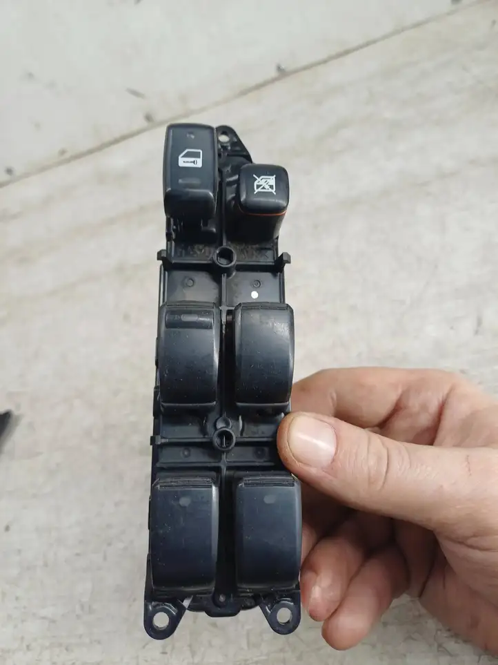 Toyota Corolla Verso E121 (2001 - 2004) 8404013080 Блок кнопок стеклоподъемников — фото 4