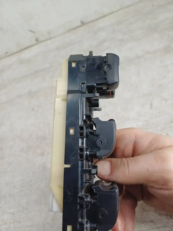 Toyota Corolla Verso E121 (2001 - 2004) 8404013080 Блок кнопок стеклоподъемников — фото 6