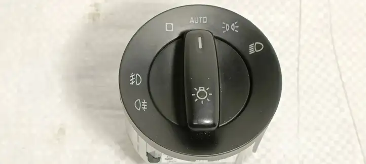 Skoda Yeti (5L) (2013 - 2018) 5L0941431E Включатель фонарей — фото 1