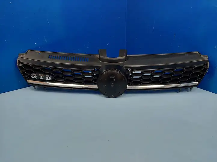 Volkswagen Golf VII (2013 - 2019) 5GM853655G Верхняя решетка радиатора — фото 1