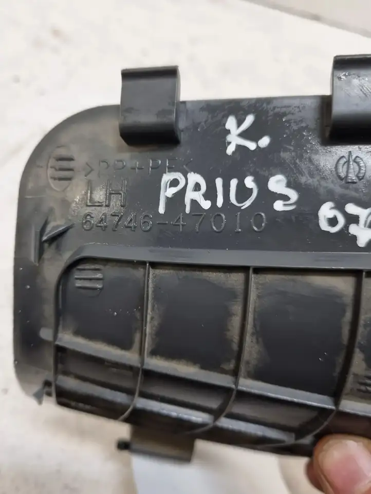 Toyota Prius (XW20) (2003 - 2009) 64746647010 Прочие детали салона — фото 2
