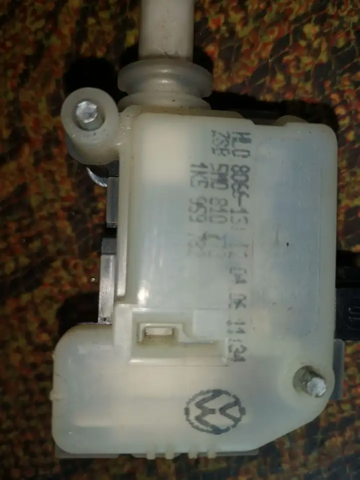 Volkswagen Golf Plus (2004 - 2008) 1K5959782 Привод замка крышки топливного бака — фото 2