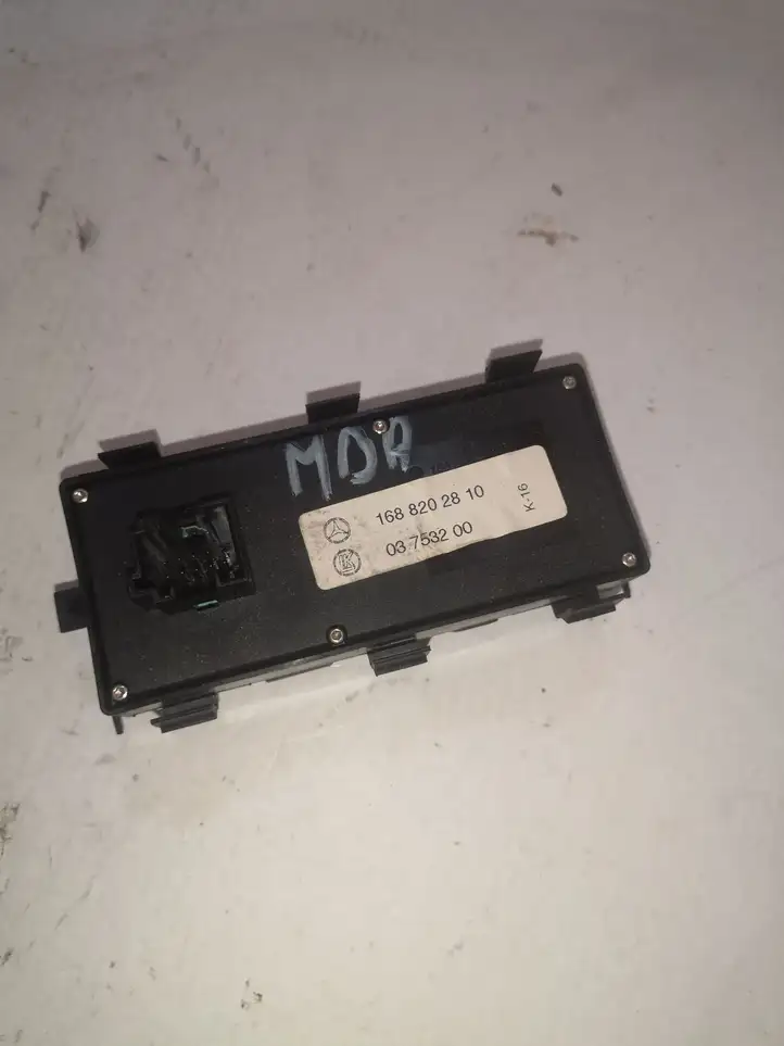 Mercedes-Benz A W168 (1997 - 2004) 1688202810 Блок кнопок стеклоподъемников — фото 2