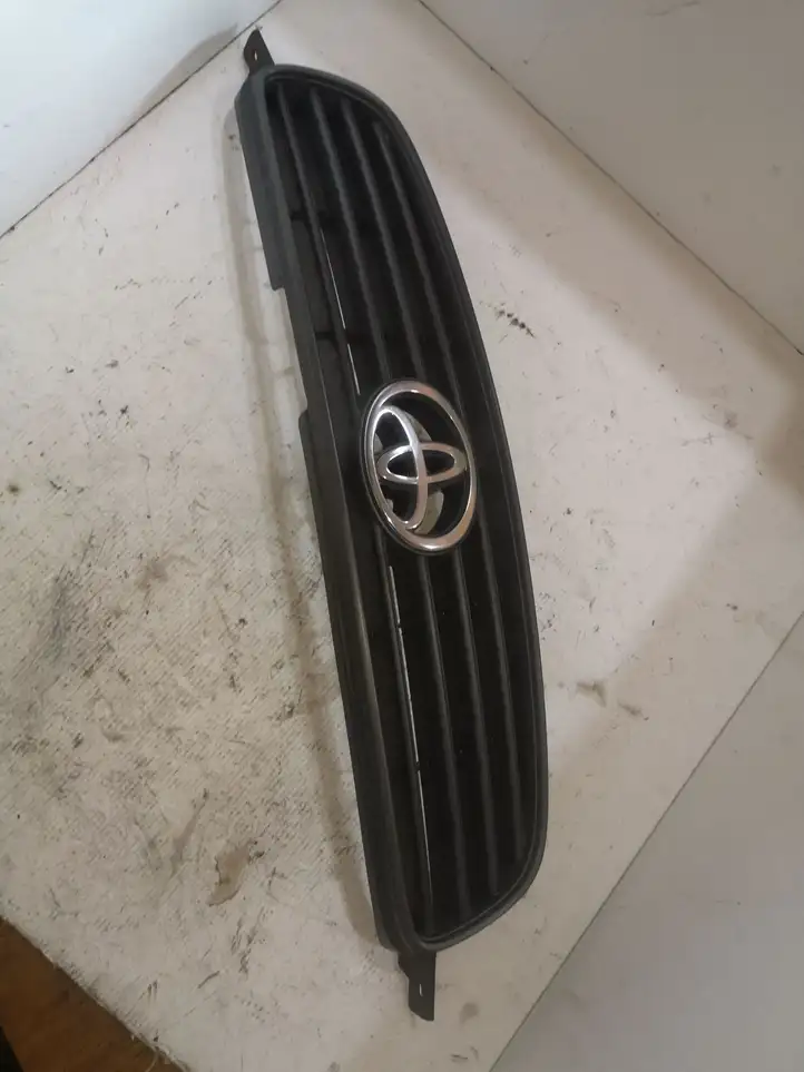 Toyota Corolla E110 (1995 - 2002) 5311102900 Верхняя решетка радиатора — фото 3