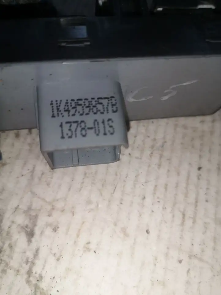 Volkswagen Golf Plus (2004 - 2008) 1K4959857B Кнопка стеклоподъемников — фото 2